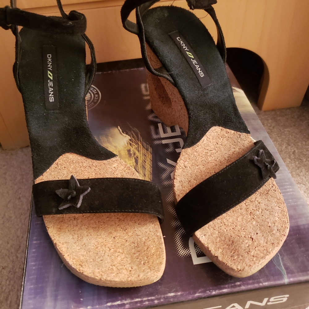 DKNY JEANS Ladies size 7 cork and suede wedge sandal - Picture 3 of 6
